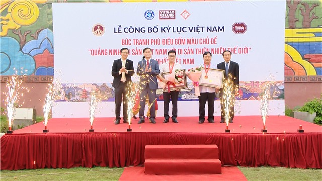 Xác lập kỷ lục Bức phù điêu gốm màu lớn nhất Việt Nam