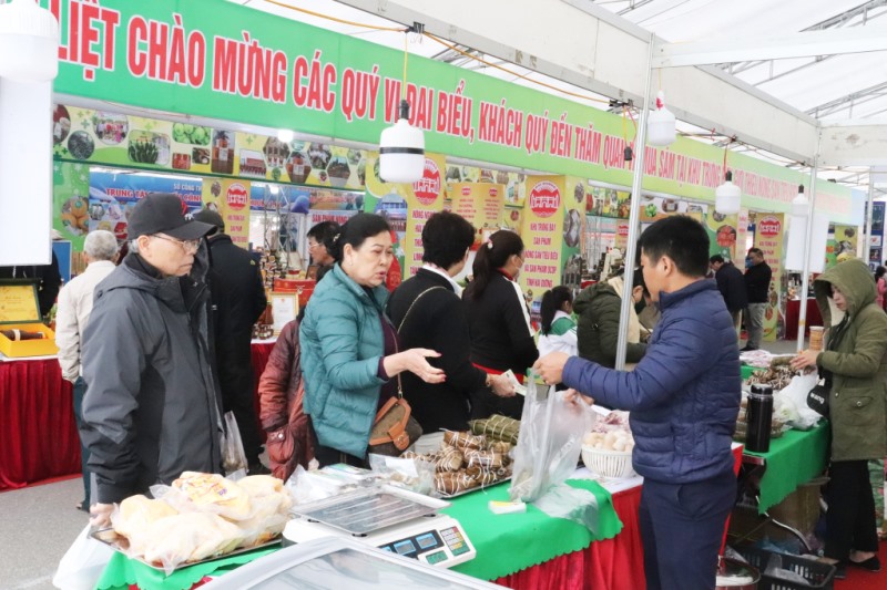 Hội chợ OCOP Quảng Ninh - Thu đông 2023 thu hút đông người dân, du khách