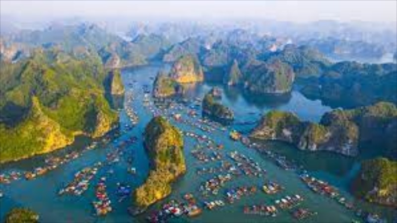 Vịnh Hạ Long - Quần đảo Cát Bà được UNESCO công nhận là Di sản Thiên nhiên Thế giới thuộc địa bàn hai tỉnh, thành phố đầu tiên ở Việt Nam