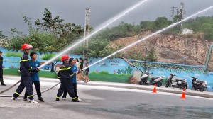 Tuyên truyền, trải nghiệm, thực hành chữa cháy và cứu nạn, cứu hộ cho cán bộ giáo viên, nhân viên, học sinh trường TH - THCS - THPT Nguyễn Bỉnh Khiêm