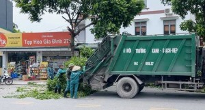 Nỗ lực thu gom rác thải, khắc phục hậu quả mưa bão