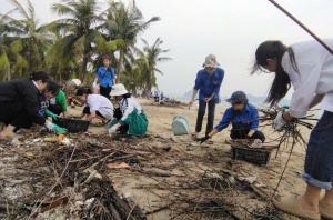 Hơn 1 vạn thanh niên Hạ Long ra quân vệ sinh môi trường